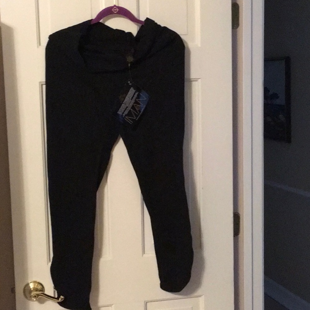 COPY - IMAN BLACK LEGGINGS, SZ 1X, EUC, zippered ankles, stretch waist,long and… - Picture 2 of 6